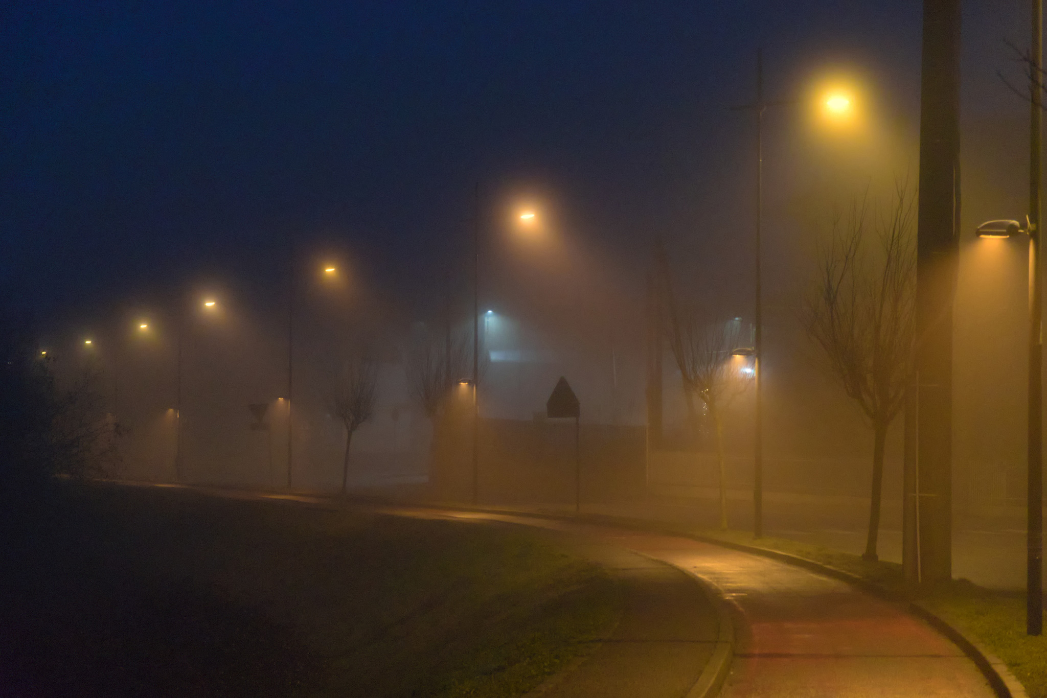 foggy-and-noisu-morning-in-the-city
